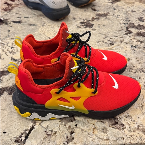 Nike React Presto 'Chile Red' CZ9273-600 - Picture 2 of 6